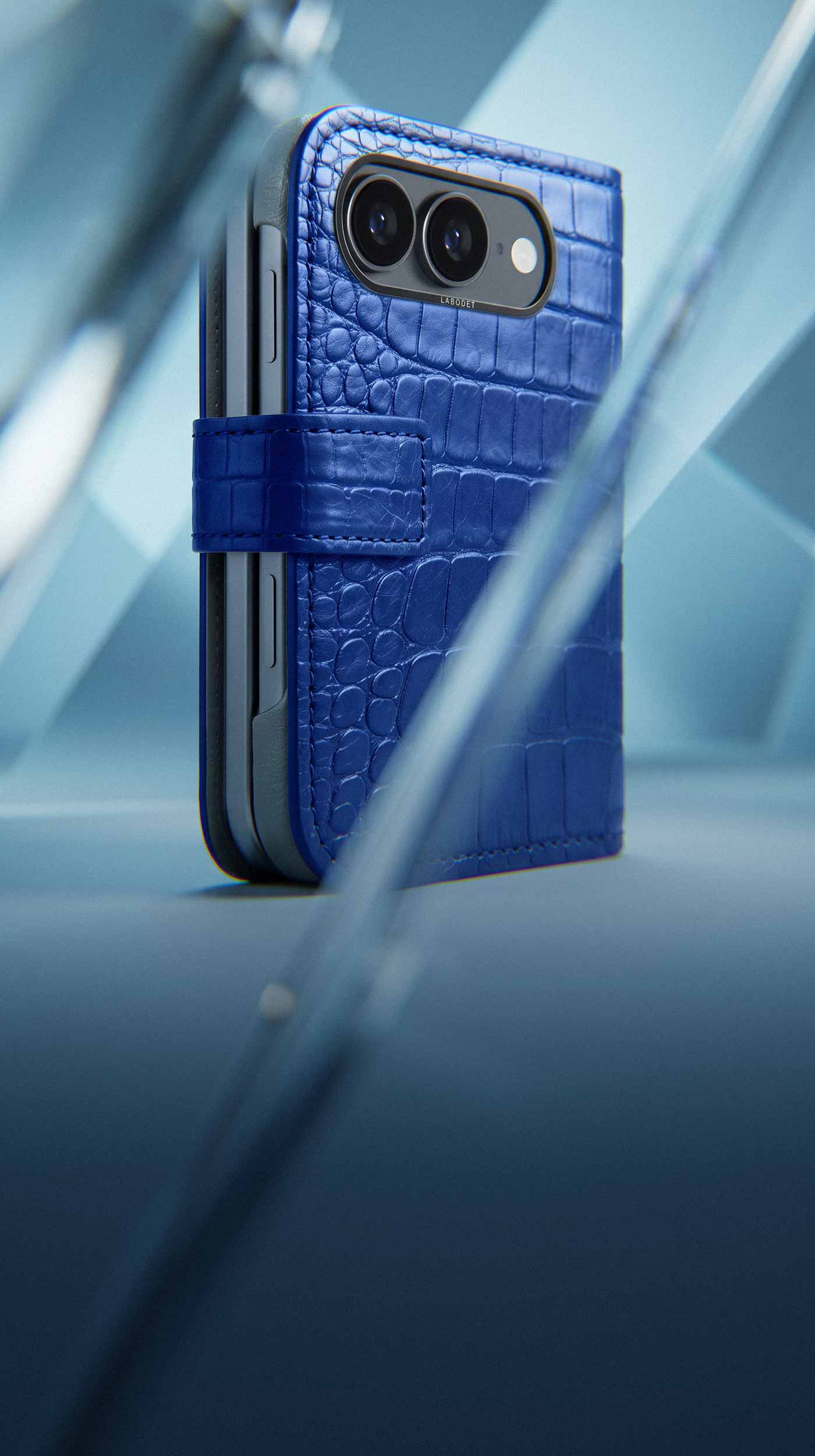 Classic Case For iPhone 14 Pro In Luminescent Alligator · Labodet