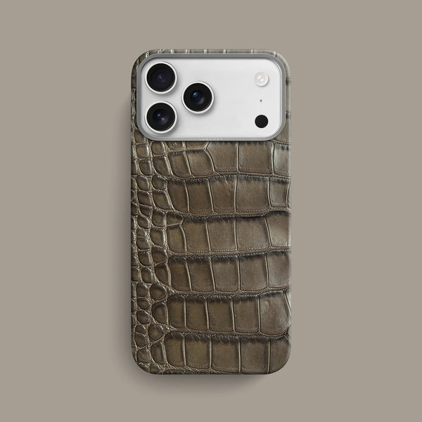 Classic Case 1/1 Kaki-Brown For iPhone 17 Pro Max In Alligator