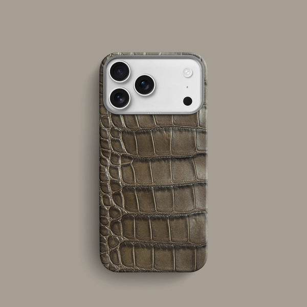 Classic Case 1/1 Kaki-Brown For iPhone 17 Pro In Alligator