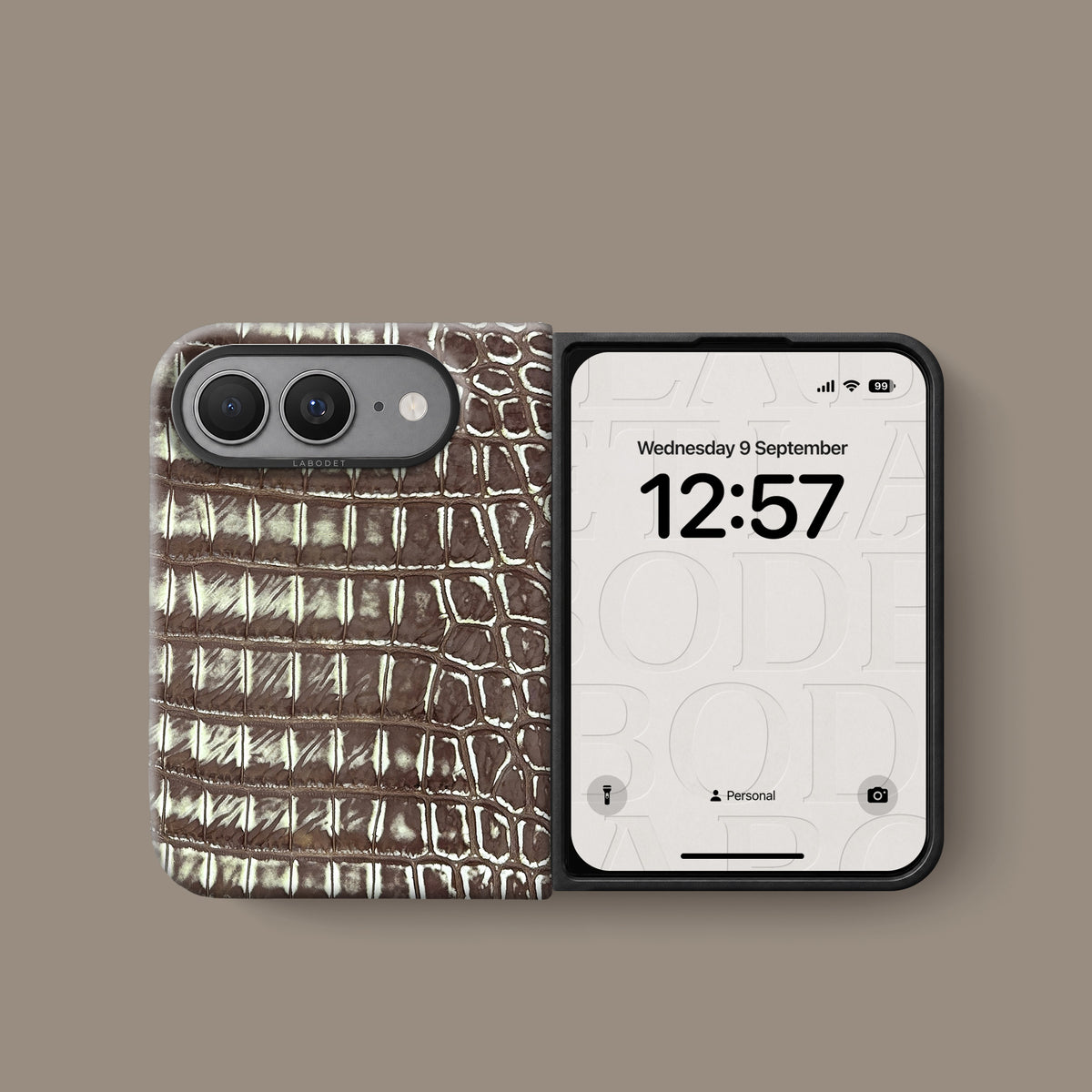 Classic Case 1/1 For iPhone Duo In Alligator with Black metal -2 | Ivory-Chocolate-Black