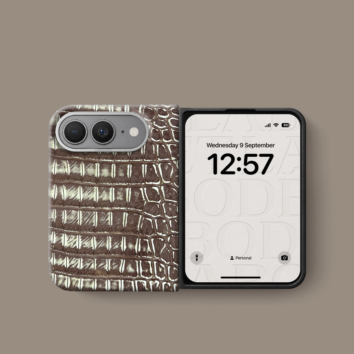 Classic Case 1/1 For iPhone Duo In Alligator with Steel metal -2 | Ivory-Chocolate-Steel