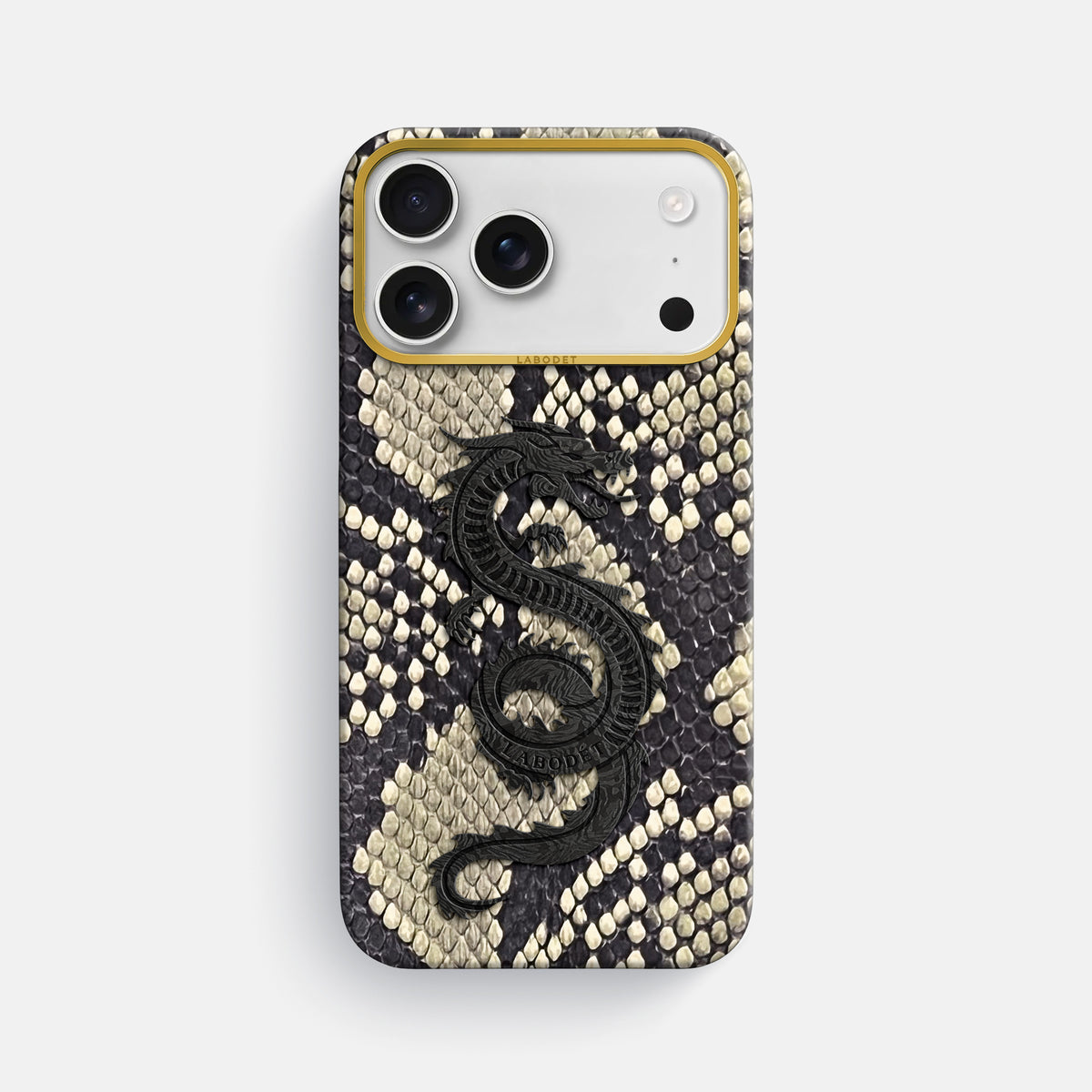 Classic Case With Carbon Dragon For iPhone 17 Pro Max In Deluxe Python -1 | Savannah-Gold