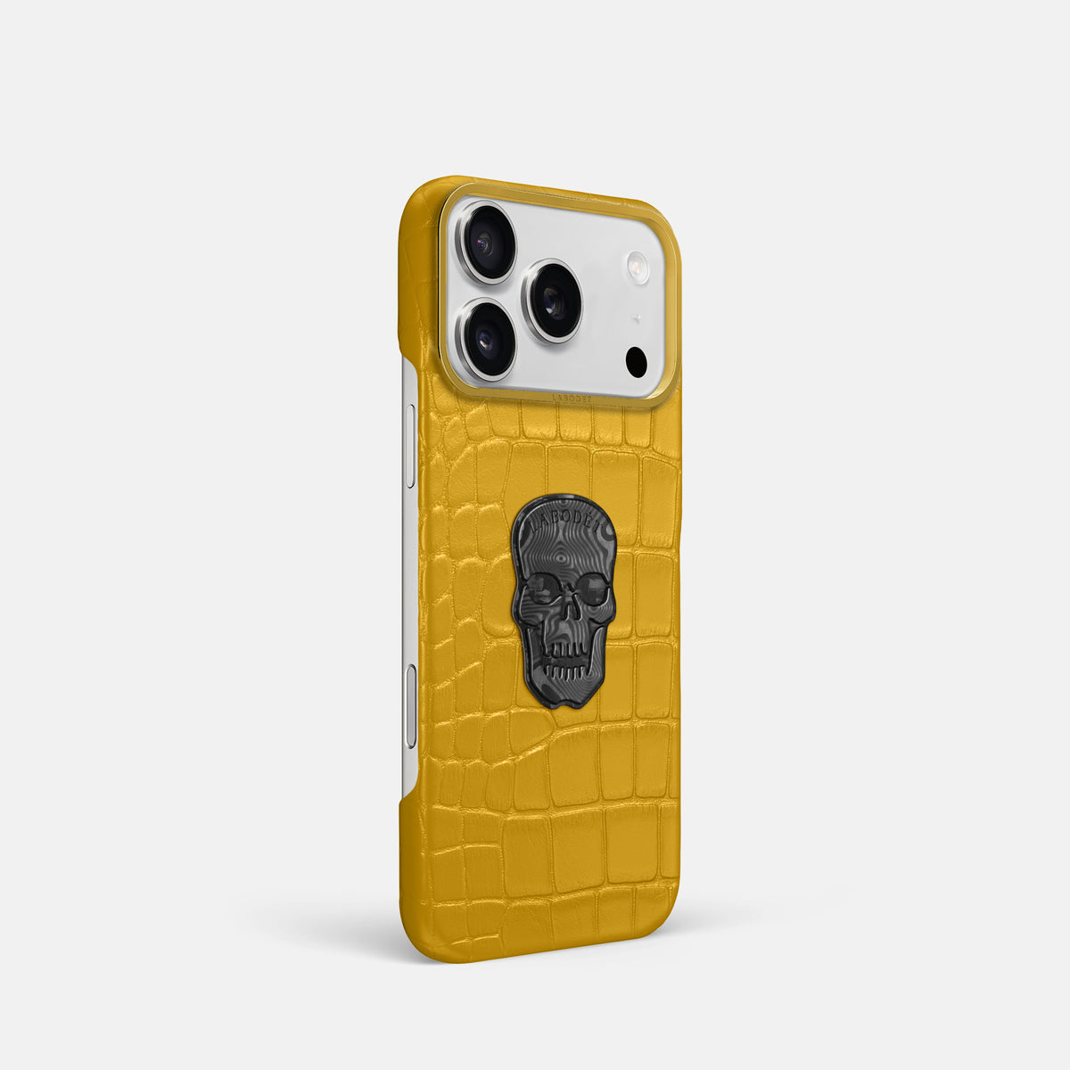 Classic Case With Carbon Skull For iPhone 17 Pro In Alligator -2 | Yellow-Gold