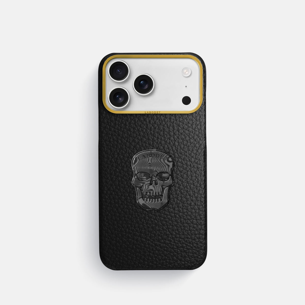 Classic Case With Carbon Skull For iPhone 17 Pro In Calf -1 | Black-Gold