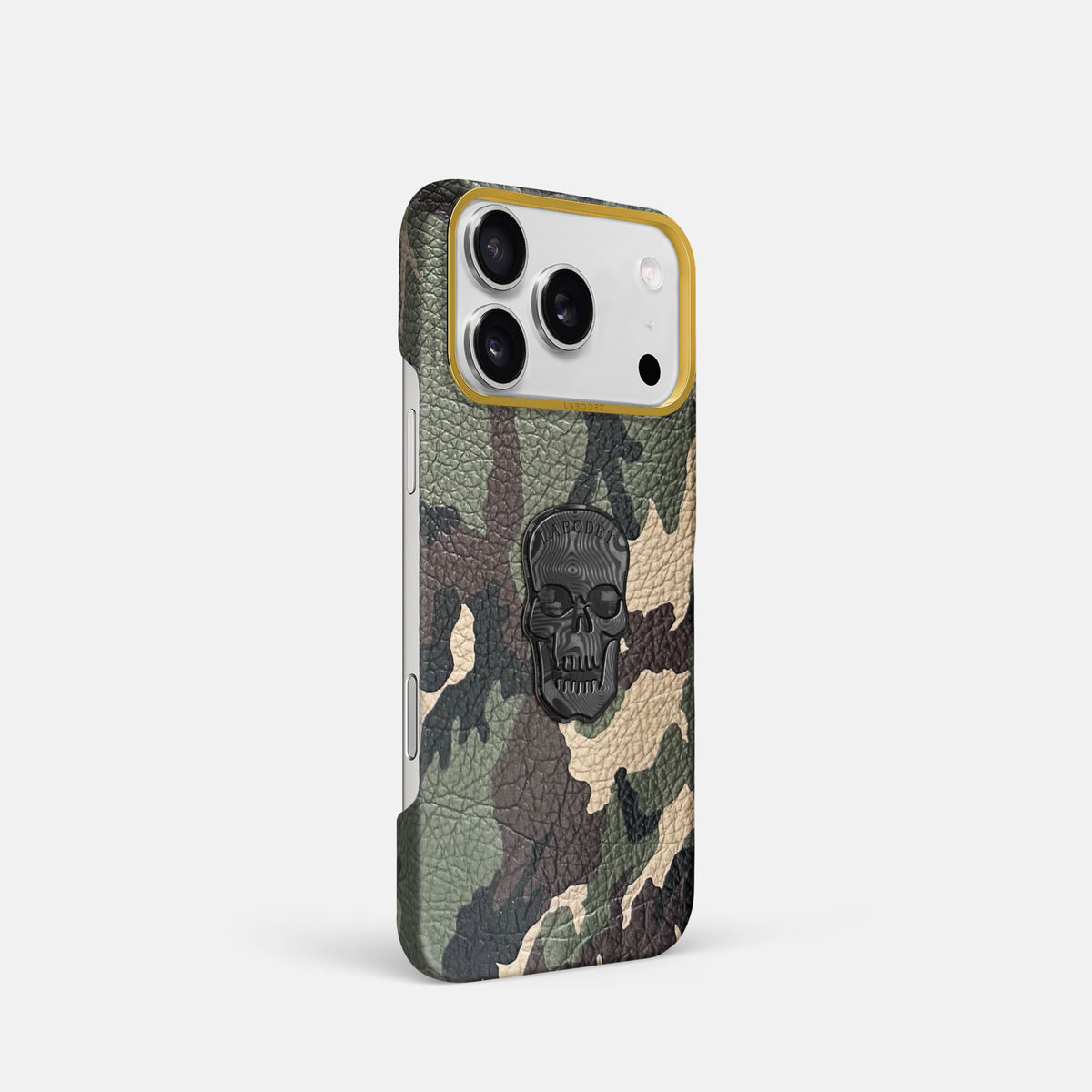 Classic Case With Carbon Skull For iPhone 17 Pro In Calf -2 | Camouflage-Gold