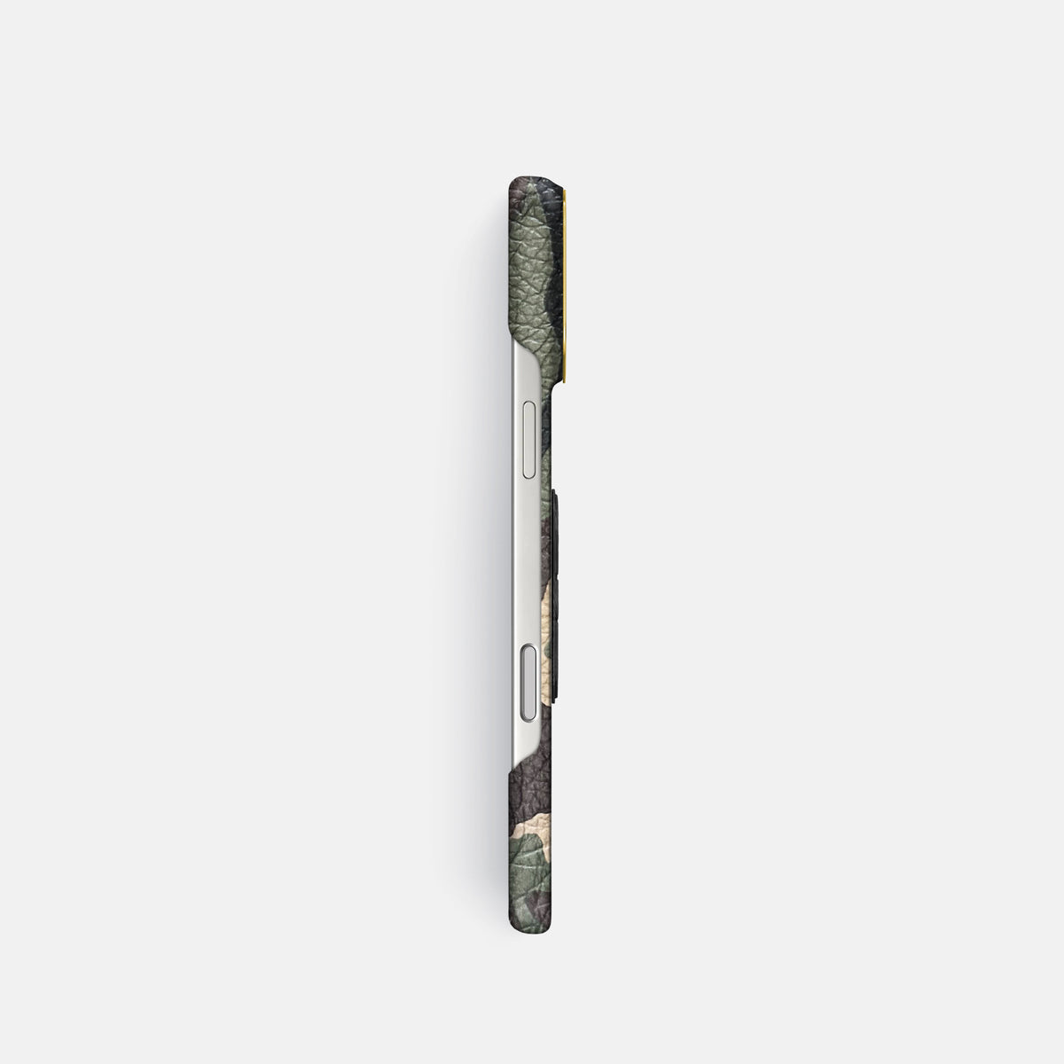 Classic Case With Carbon Skull For iPhone 17 Pro In Calf -3 | Camouflage-Gold
