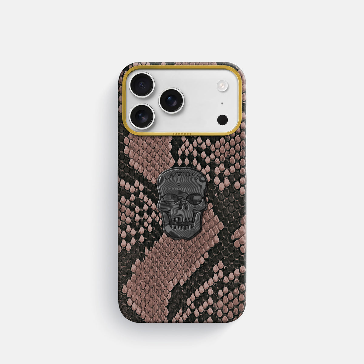 Classic Case With Carbon Skull For iPhone 17 Pro In Deluxe Python -1 | Mahogany-Brown-Gold