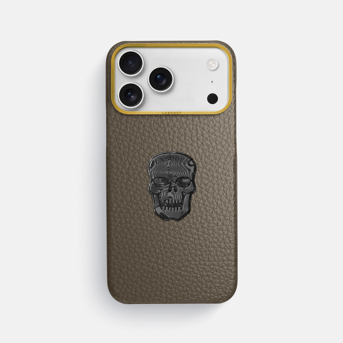 Classic Case With Carbon Skull For iPhone 17 Pro Max In Calf -1 | Taupe-Gold