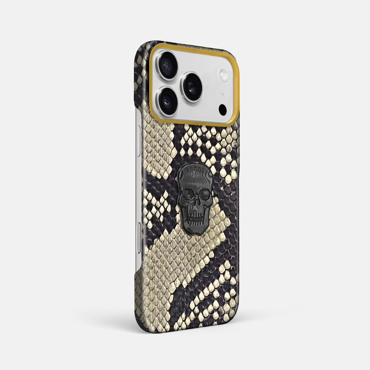 Classic Case With Carbon Skull For iPhone 17 Pro Max In Deluxe Python -2 | Savannah-Gold