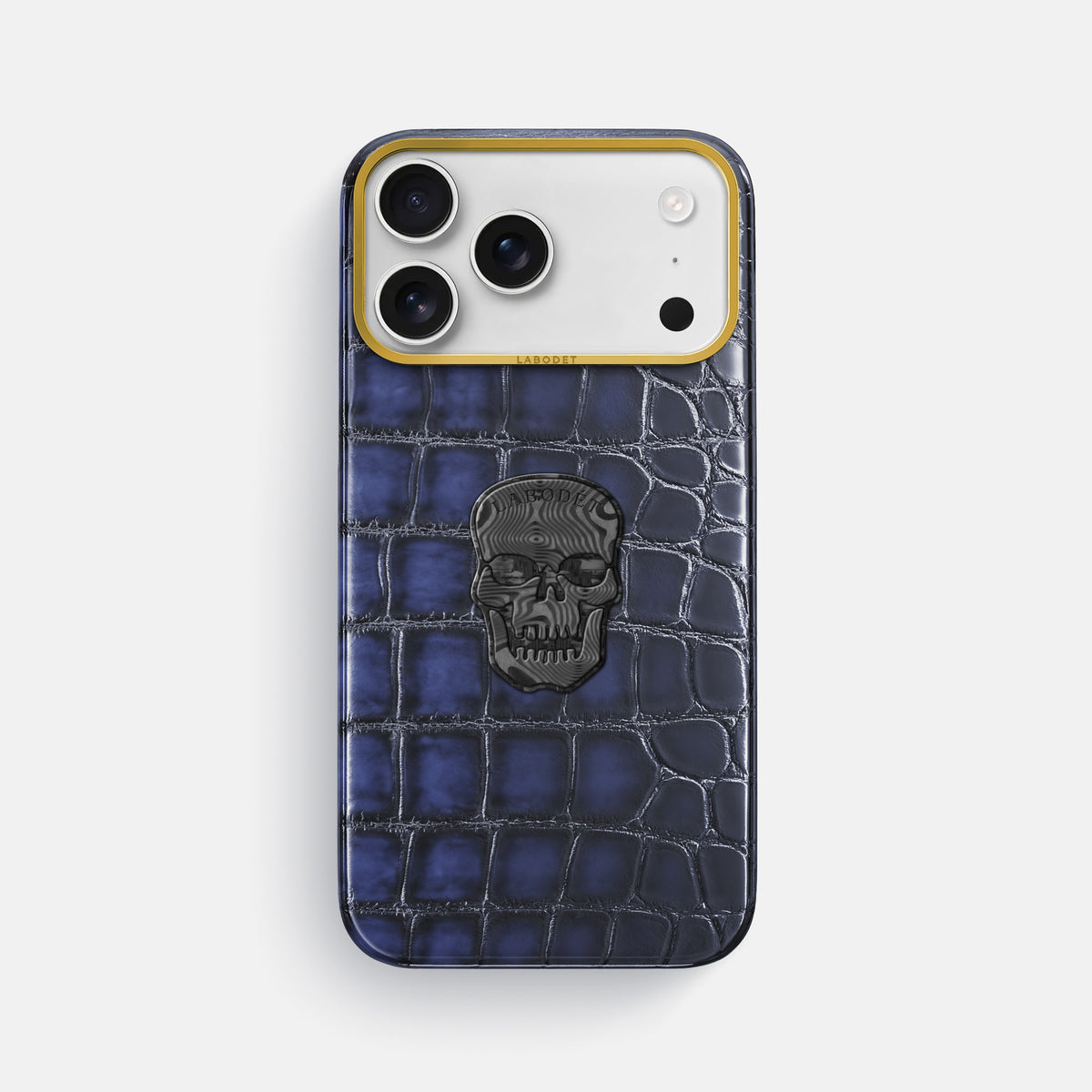 Classic Case With Carbon Skull For iPhone 17 Pro Max In Patina Alligator -1 | Havana-Blue-Gold