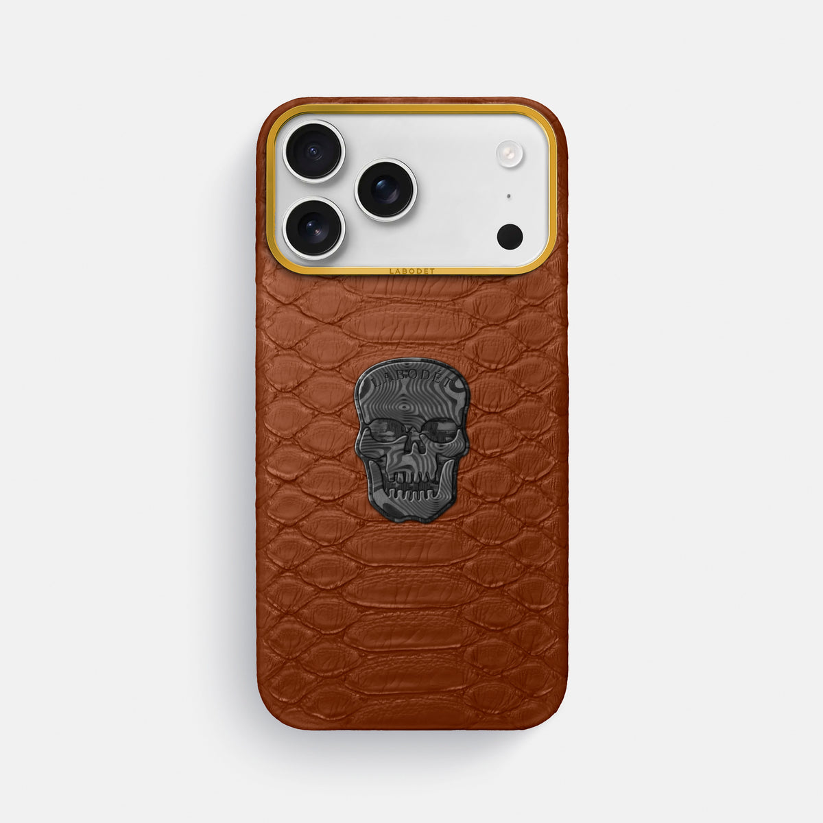 Classic Case With Carbon Skull For iPhone 17 Pro Max In Python -1 | Medium-Brown-Gold
