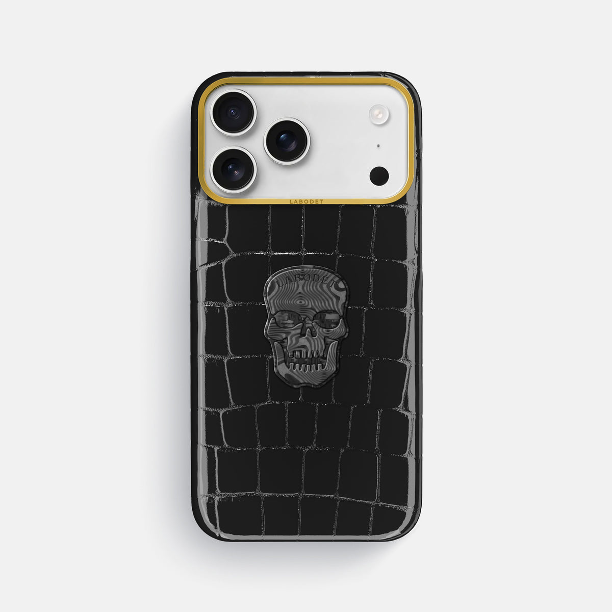 Classic Case With Carbon Skull For iPhone 17 Pro Max In Shiny Alligator -1 | Black-Gold