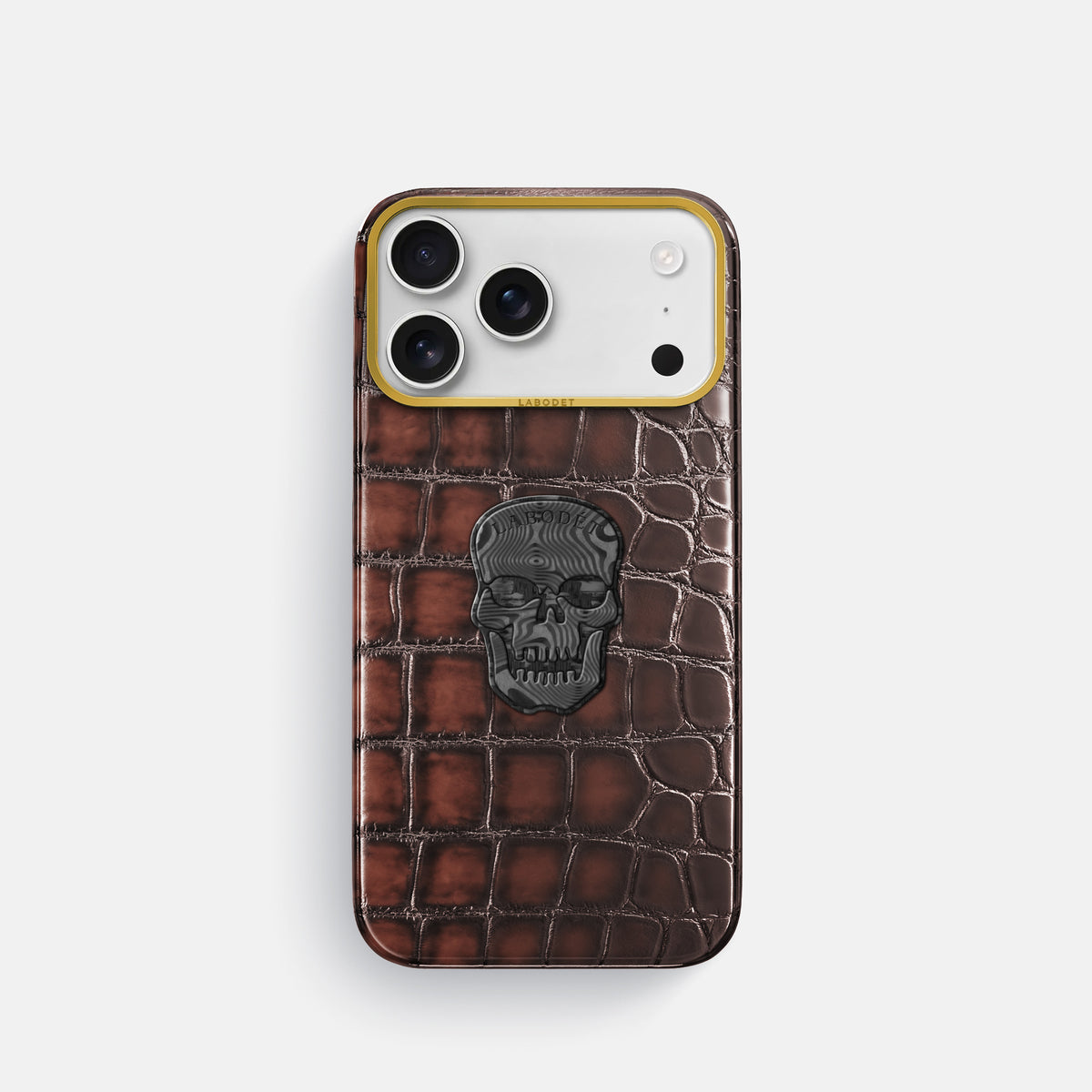 Classic Case With Carbon Skull For iPhone 17 Pro In Patina Alligator -1 | Havana-Brown-Gold