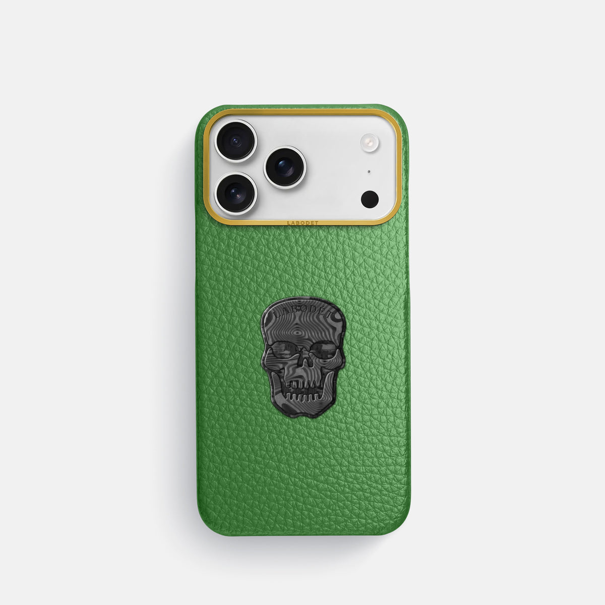 Classic Case With Carbon Skull For iPhone 18 Pro In Calf -1 | Herb-Gold