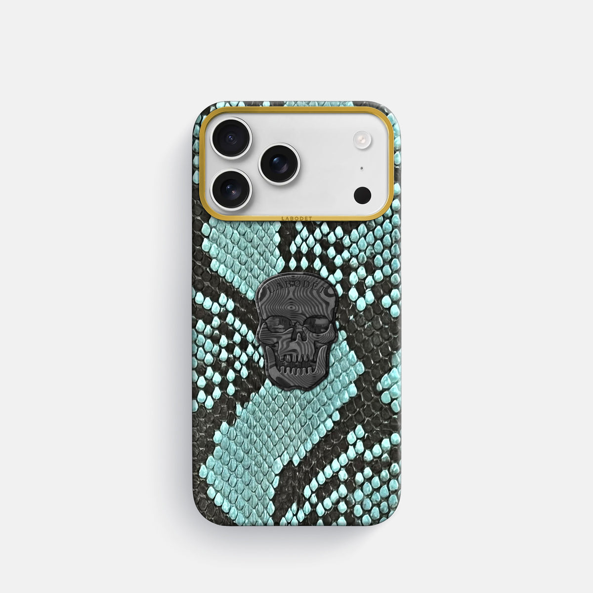Classic Case With Carbon Skull For iPhone 18 Pro In Deluxe Python -1 | Blue-Lagoon-Gold