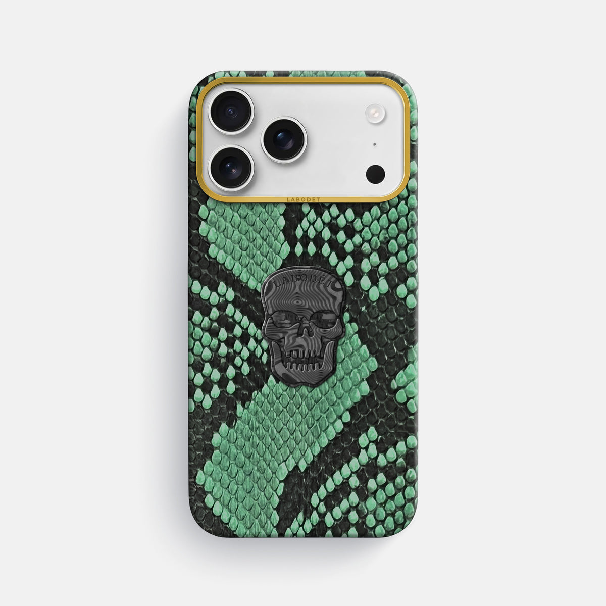 Classic Case With Carbon Skull For iPhone 18 Pro Max In Deluxe Python -1 | Forest-Green-Gold