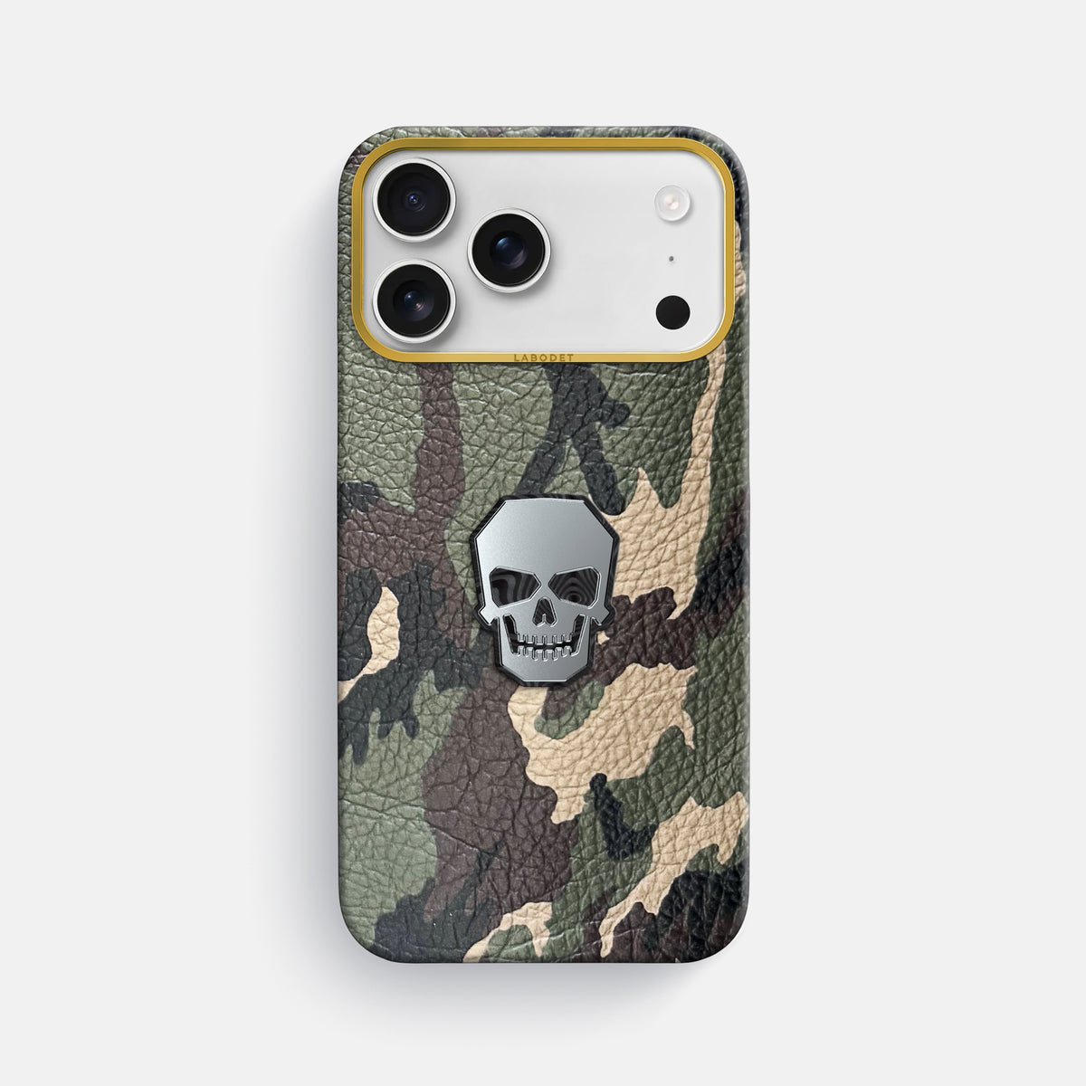 Classic Case With Titanium Skull For iPhone 17 Pro Max In Calf -1 | Camouflage-Gold