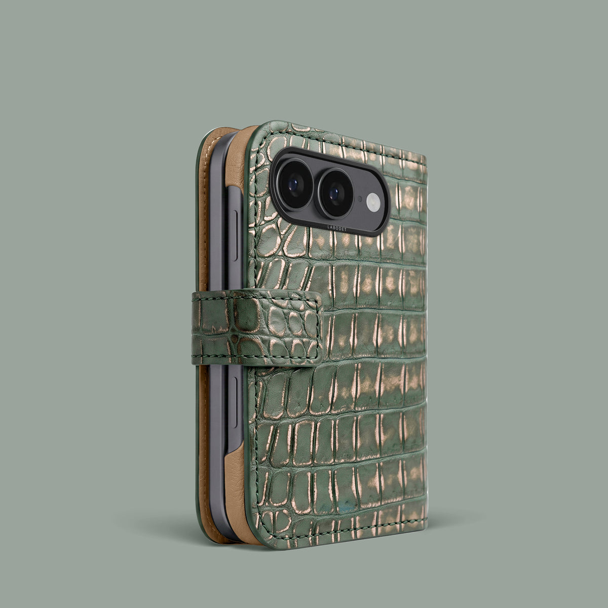 Folio Case 1/1 For iPhone Ultra In Alligator with Black metal -1 | Sage-Patina-Black