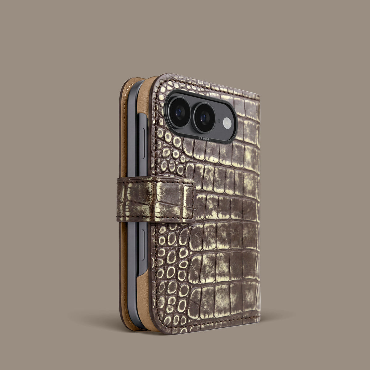 Folio Case 1/1 For iPhone Ultra In Alligator with Black metal -1 | Ivory-Chocolate-Black