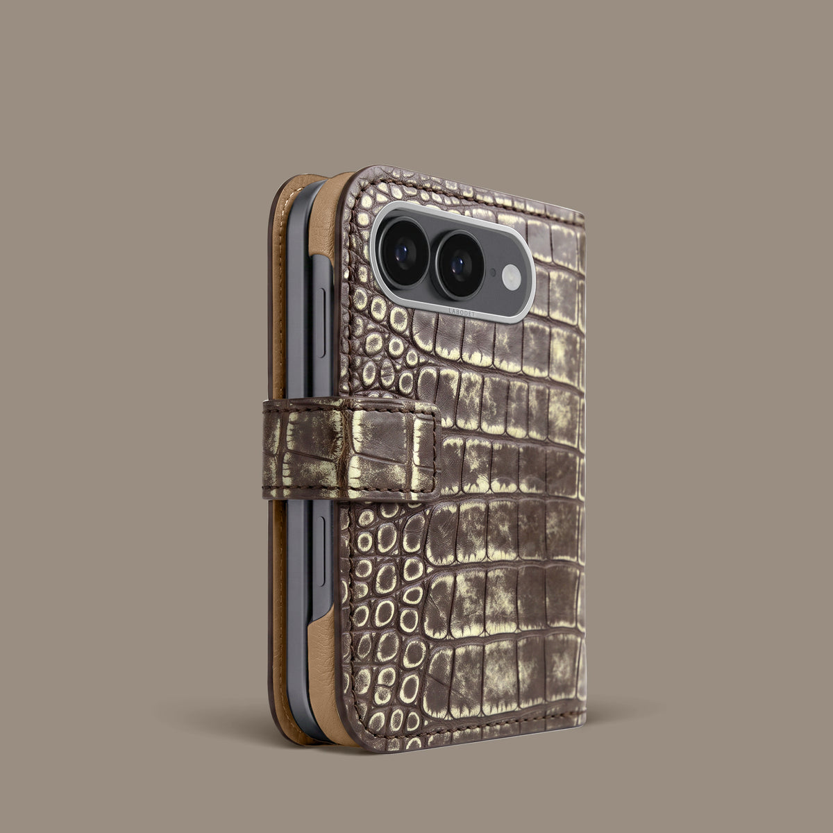 Folio Case 1/1 For iPhone Ultra In Alligator with Steel metal -1 | Ivory-Chocolate-Steel