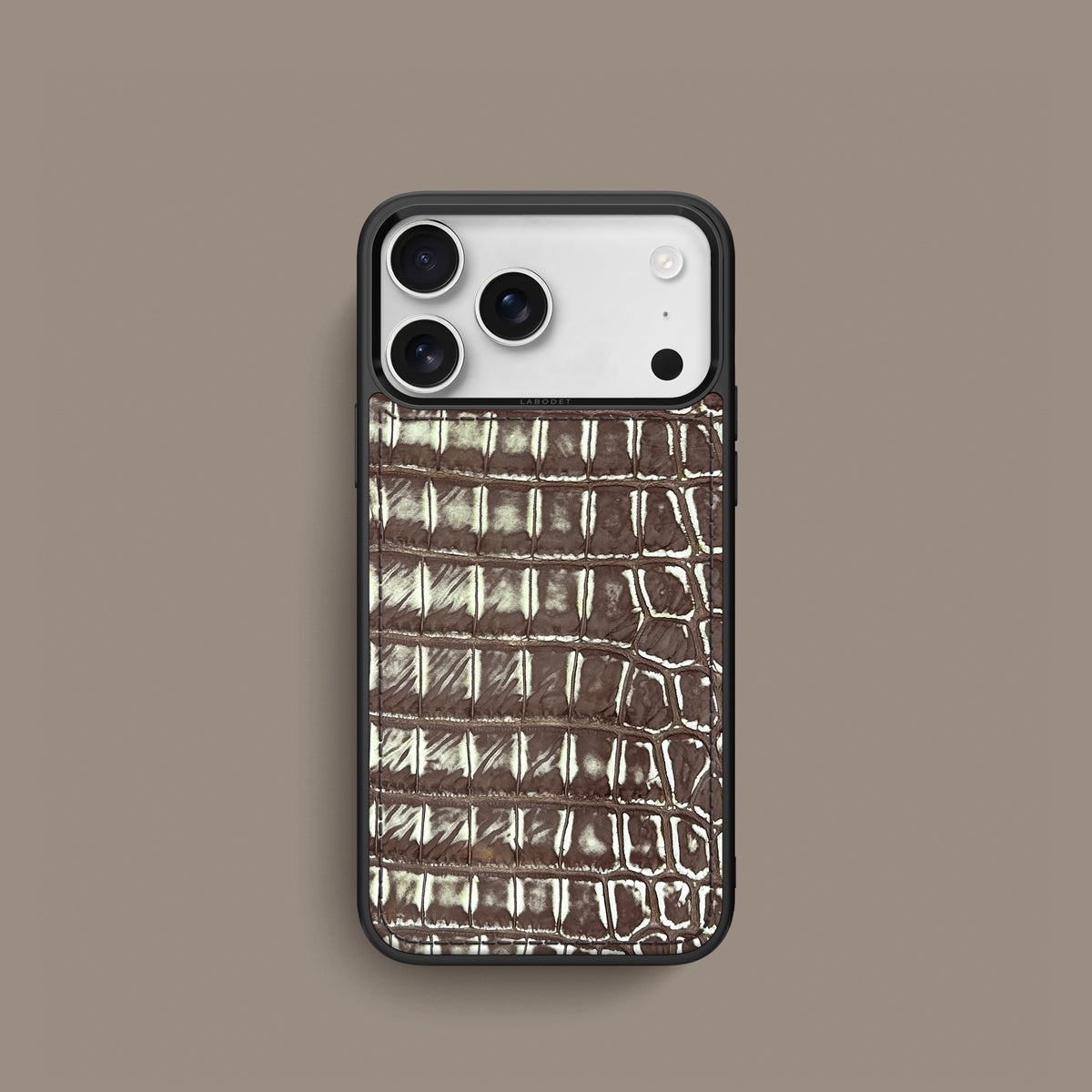 iPhone 18 Pro Sport Case 1/1 Ivory-Chocolate Alligator -1 | Ivory-Chocolate