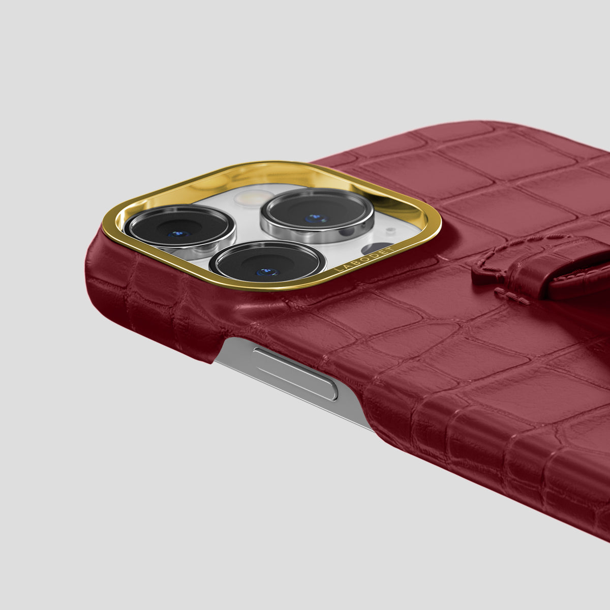 Burgundy iPhone 15 Pro Centre Handle Case In Alligator with Gold Metal -5 | Burgundy-Gold
