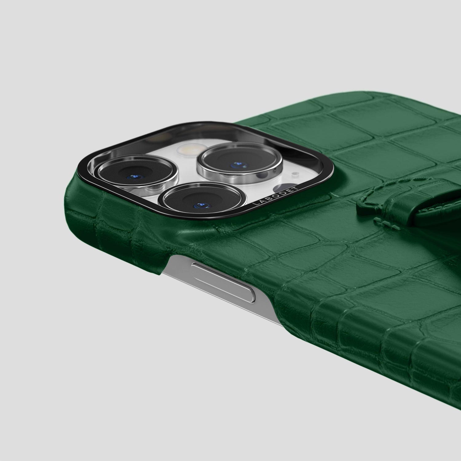 Forest-Green iPhone 15 Pro Centre Handle Case In Alligator with Black Metal -5 | Forest-Green-Black