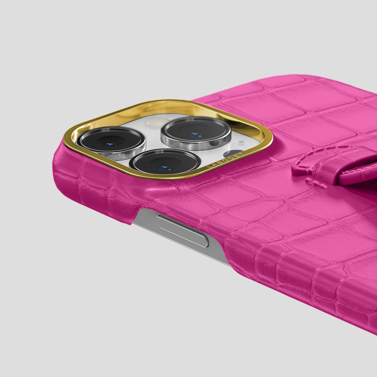 Fuchsia iPhone 15 Pro Centre Handle Case In Alligator with Gold Metal -5 | Fuchsia-Gold