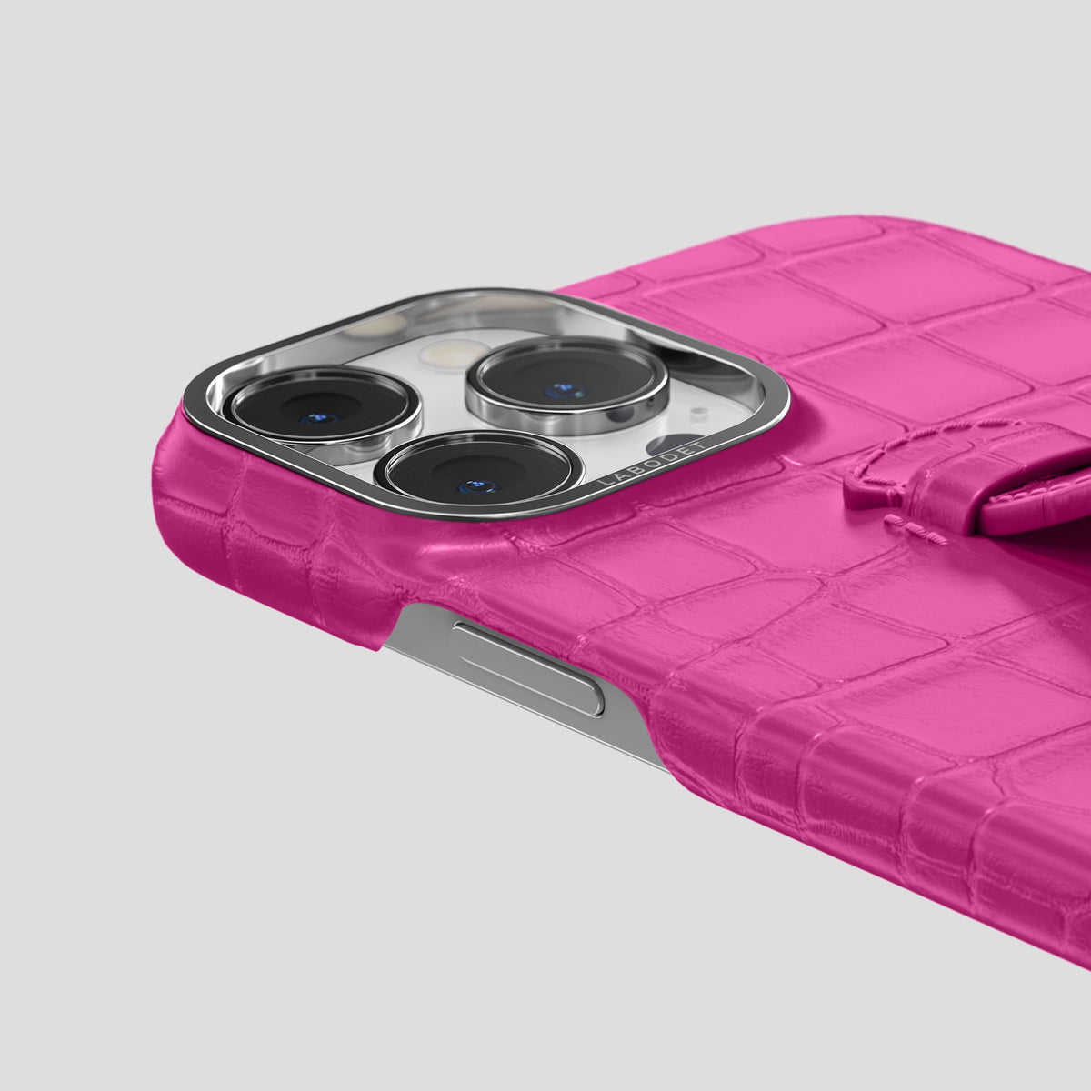 Fuchsia iPhone 15 Pro Centre Handle Case In Alligator with Steel Metal -5 | Fuchsia-Steel