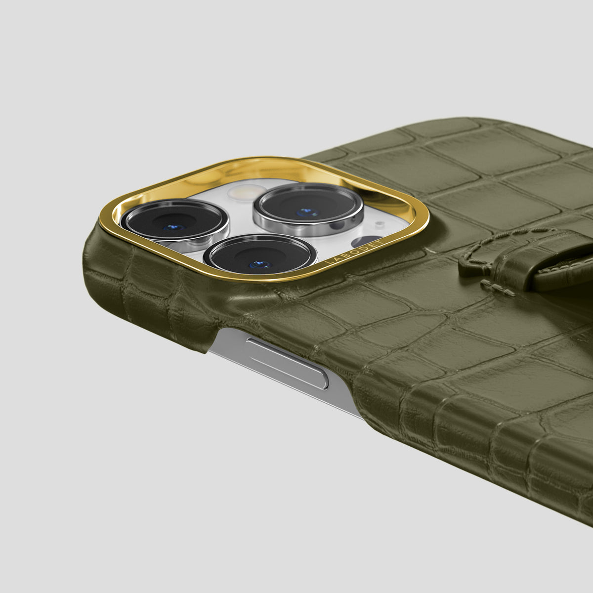 Kaki-Green iPhone 15 Pro Centre Handle Case In Alligator with Gold Metal -5 | Kaki-Green-Gold