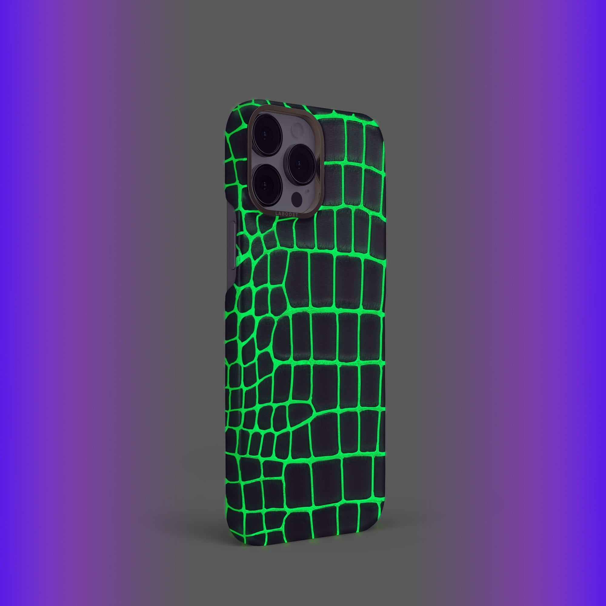 Classic Case For iPhone 15 Pro In Luminescent Alligator · Labodet