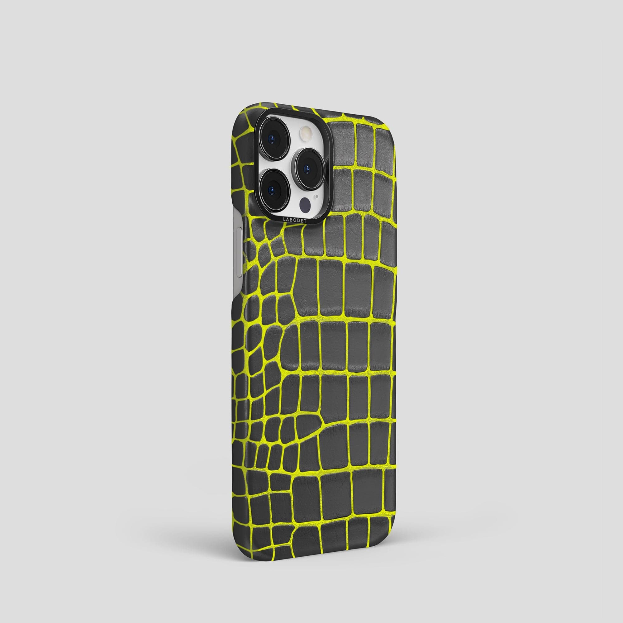 Classic Case For iPhone 15 Pro In Luminescent Alligator · Labodet