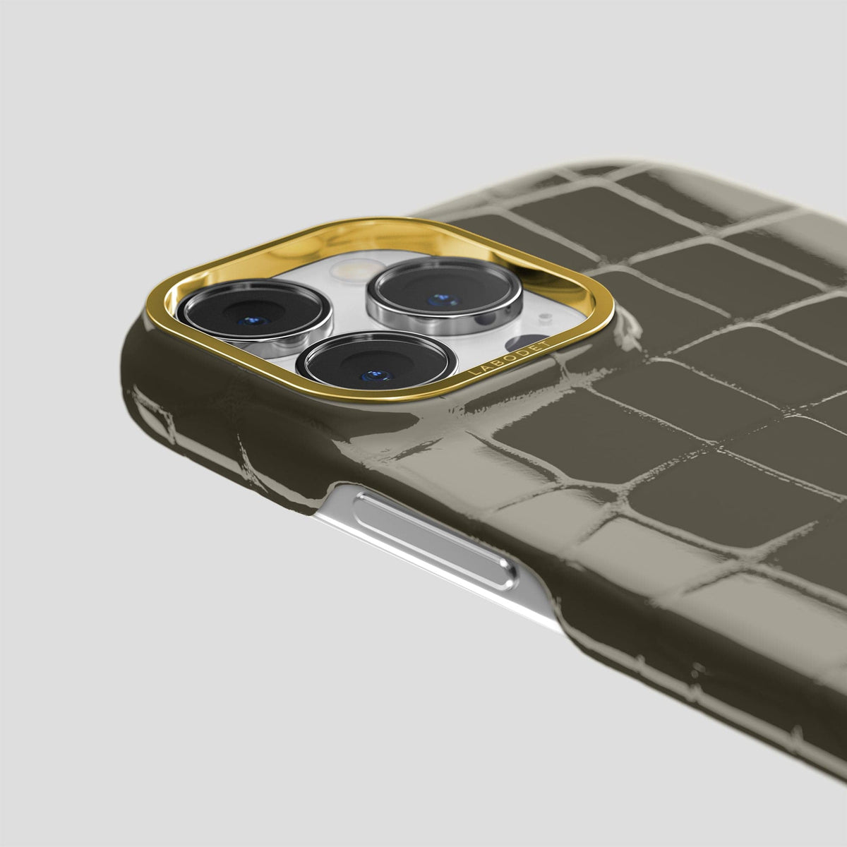Concrete-Grey iPhone 15 Pro Max Classic Case Shiny Alligator with Gold Metal -6 | Concrete-Grey-Gold