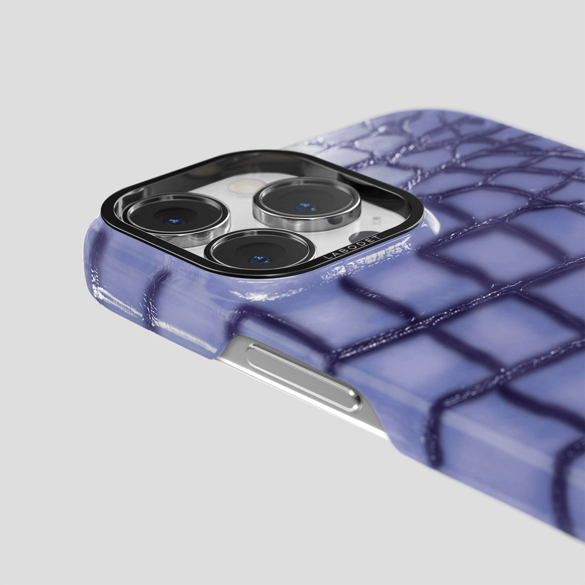 Lilac iPhone 15 Pro Classic Case Patina Alligator with Black Metal -6 | Lilac-Black