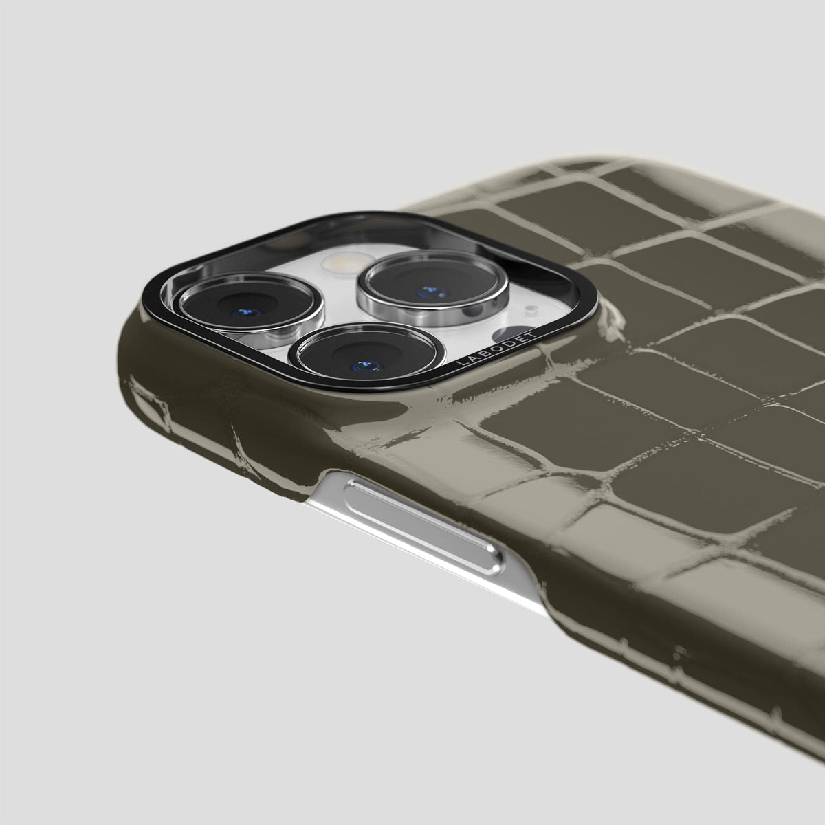 Concrete-Grey iPhone 15 Pro Shiny Alligator with Black Metal -6 | Concrete-Grey-Black