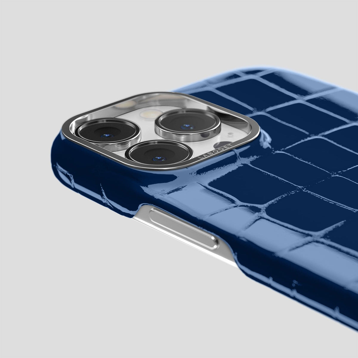 Mediterranean iPhone 15 Pro Shiny Alligator with Steel Metal -6 | Mediterranean-Steel