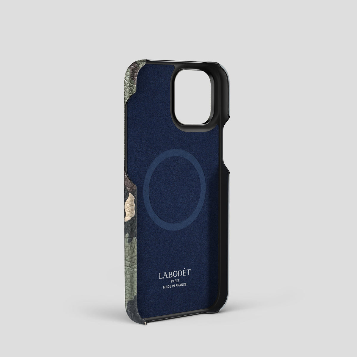 Camouflage iPhone 15 Pro Classic Case Calf with Black Metal -4 | Camouflage-Black