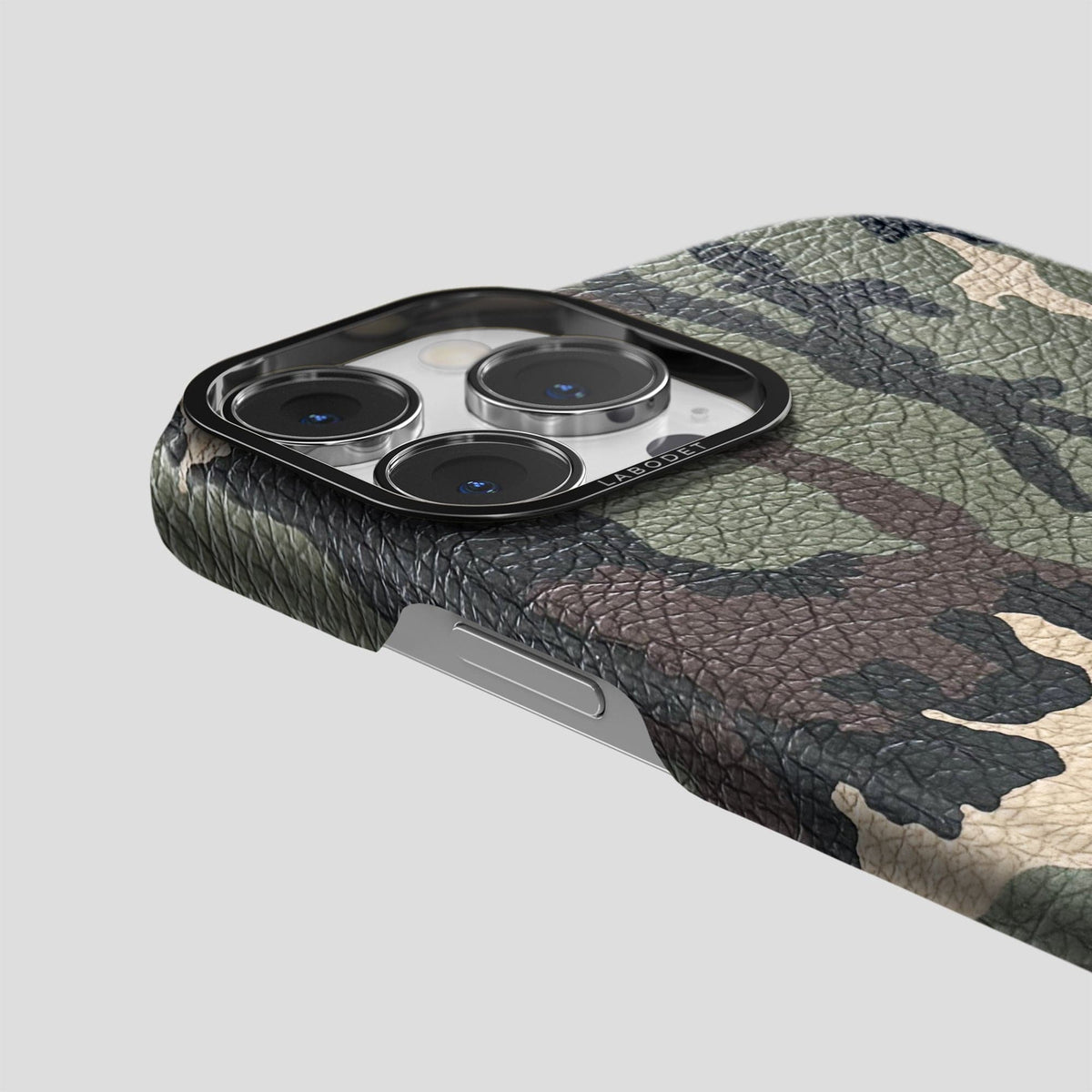 Camouflage iPhone 15 Pro Classic Case Calf with Black Metal -6 | Camouflage-Black