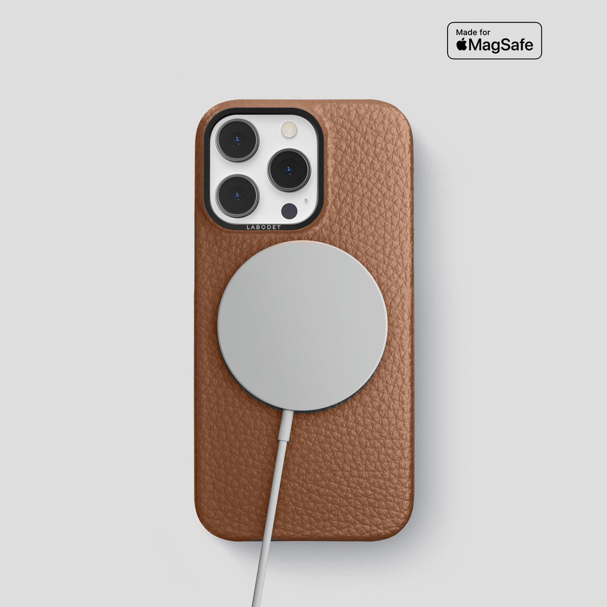 Caramel iPhone 15 Pro Classic Case Calf with Black Metal -5 | Caramel-Black