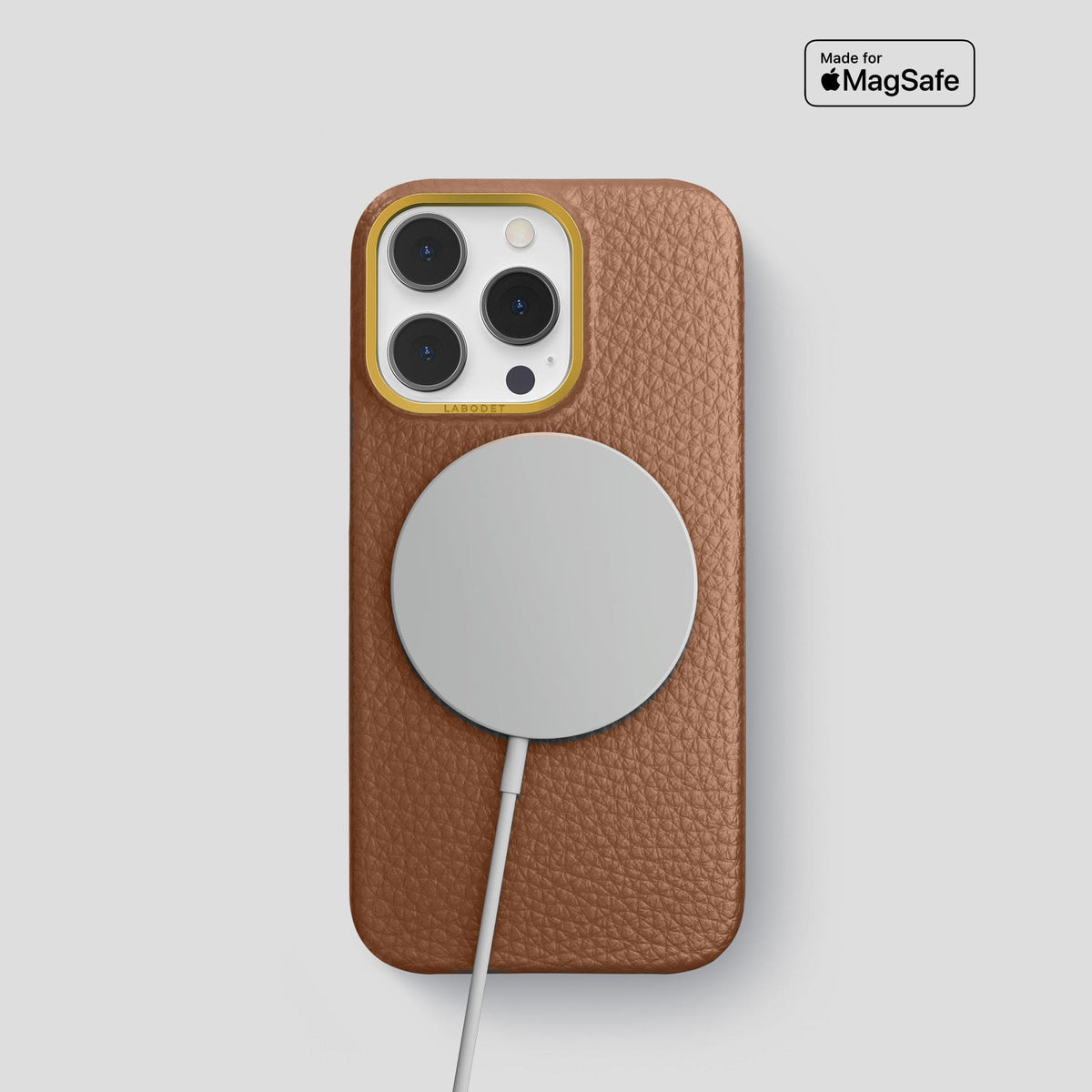 Caramel iPhone 15 Pro Classic Case Calf with Gold Metal -5 | Caramel-Gold