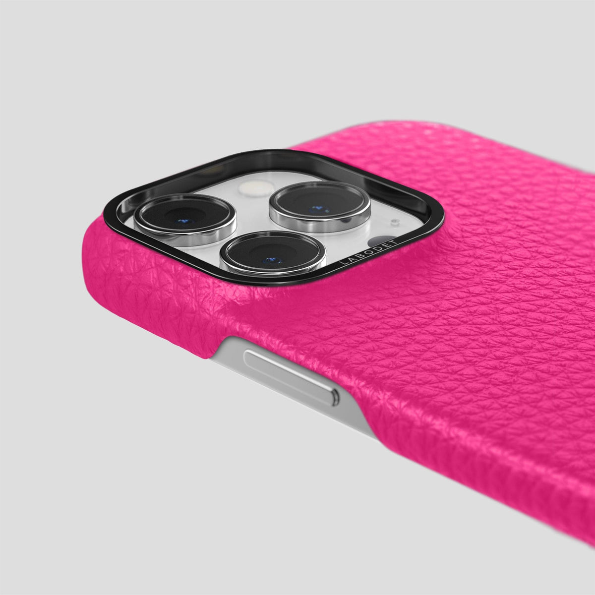 Magenta iPhone 15 Pro Classic Case Calf with Black Metal -6 | Magenta-Black