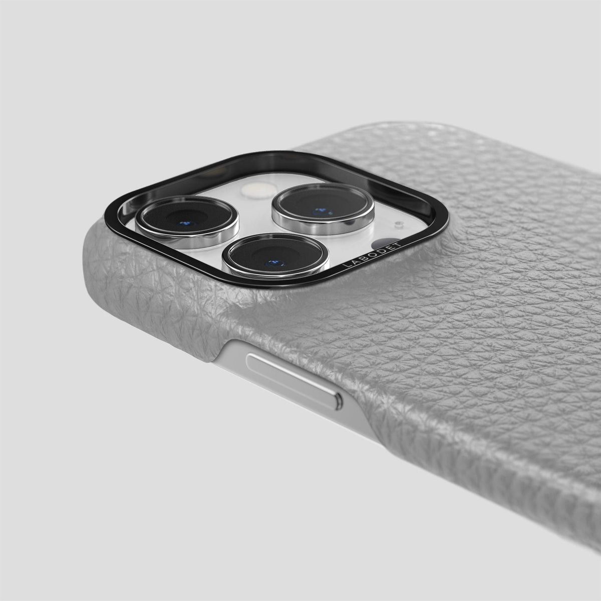 Nuage iPhone 15 Pro Classic Case Calf with Black Metal -6 | Nuage-Black