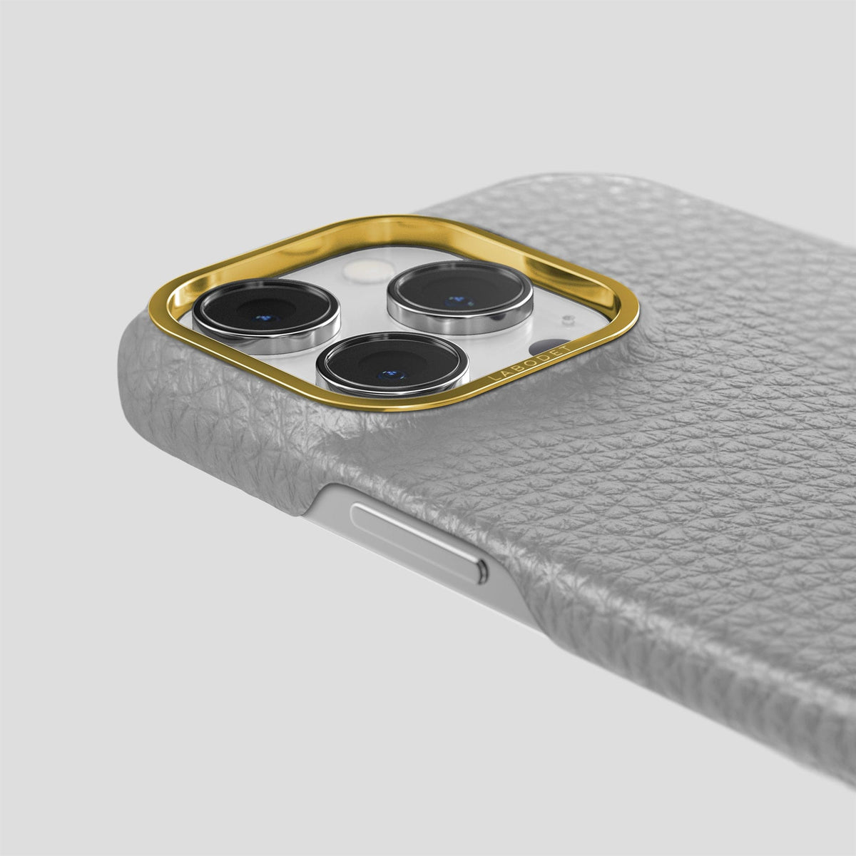 Nuage iPhone 15 Pro Classic Case Calf with Gold Metal -6 | Nuage-Gold