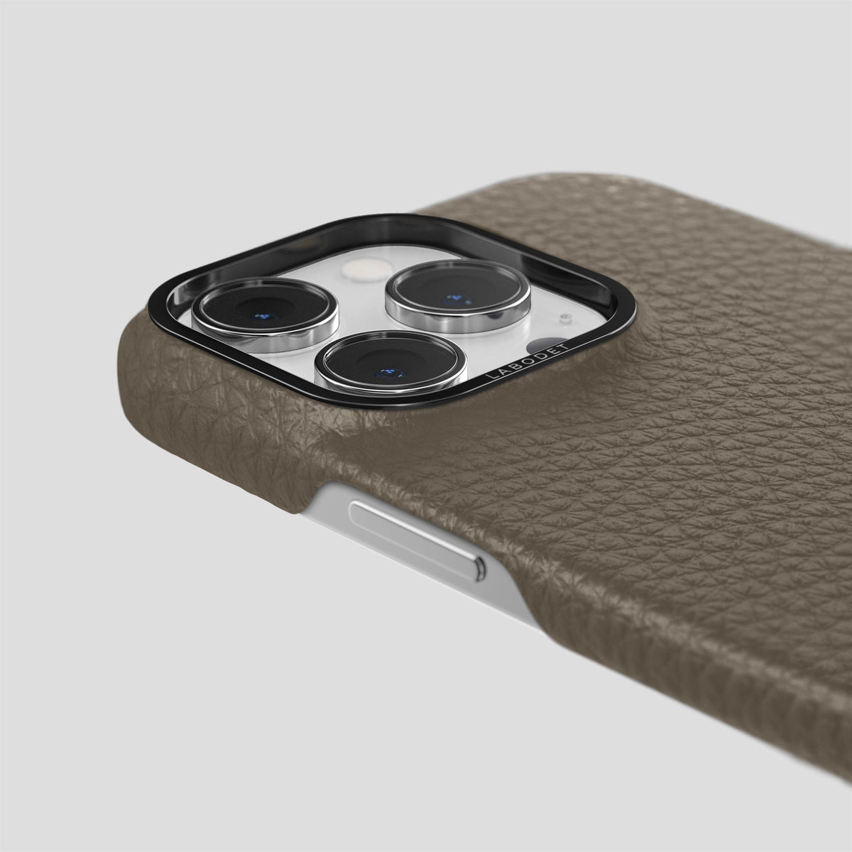 Taupe iPhone 15 Pro Classic Case Calf with Black Metal -6 | Taupe-Black