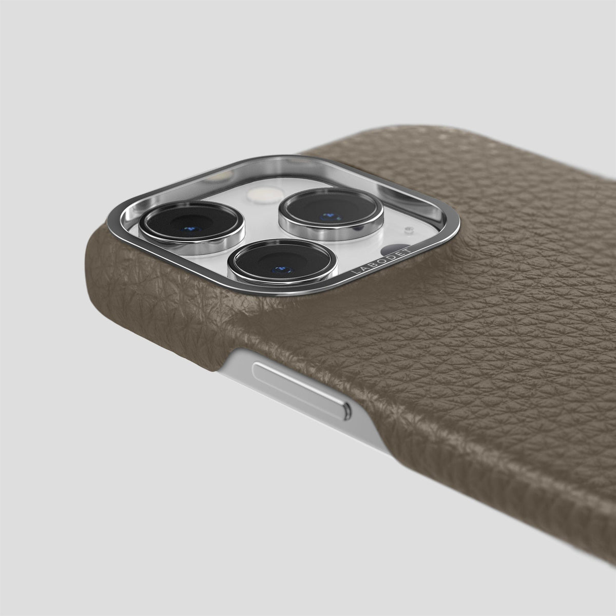 Taupe iPhone 15 Pro Classic Case Calf with Steel Metal -6 | Taupe-Steel