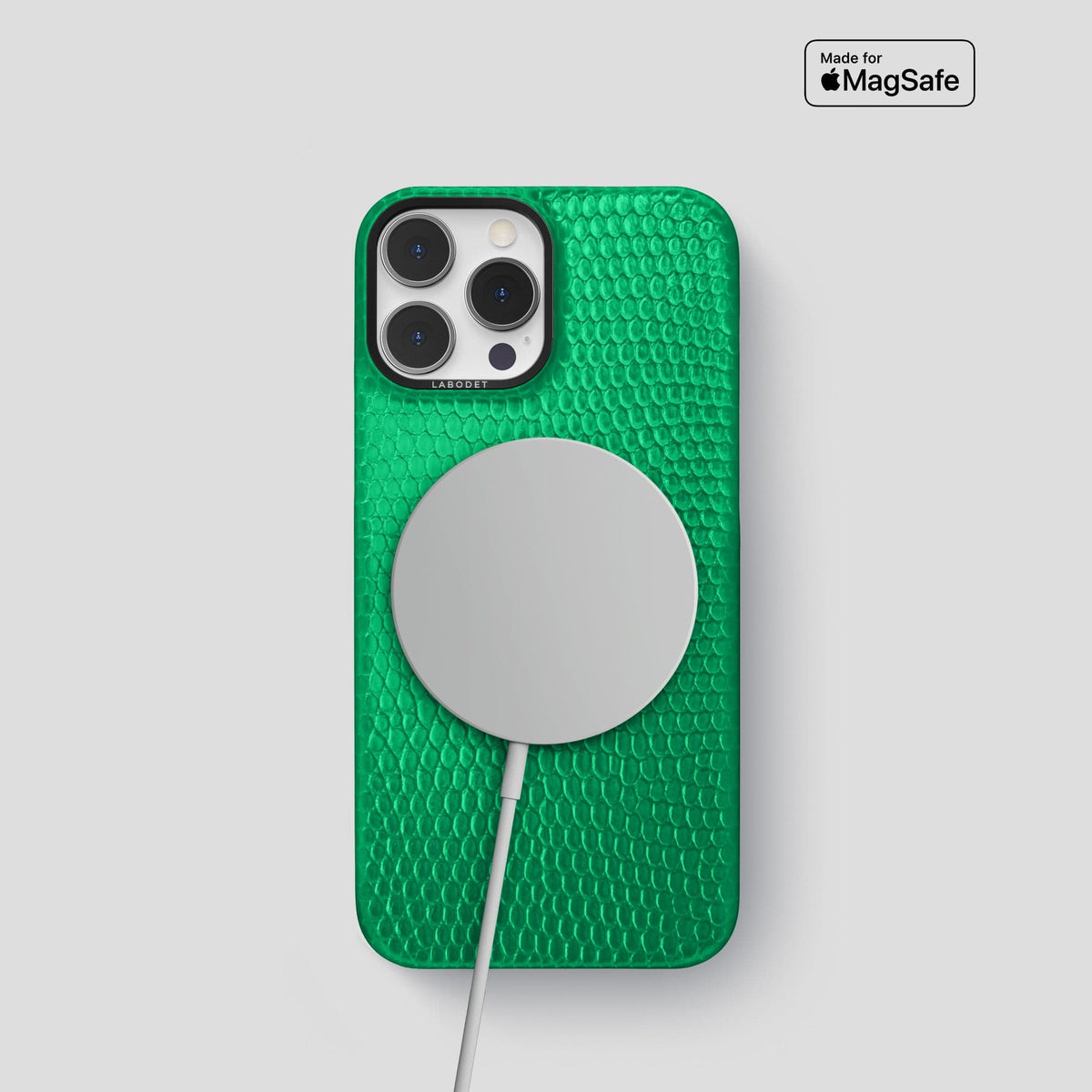 Apple-Green iPhone 15 Pro Classic Case with Black Metal -5 | Apple-Green-Black