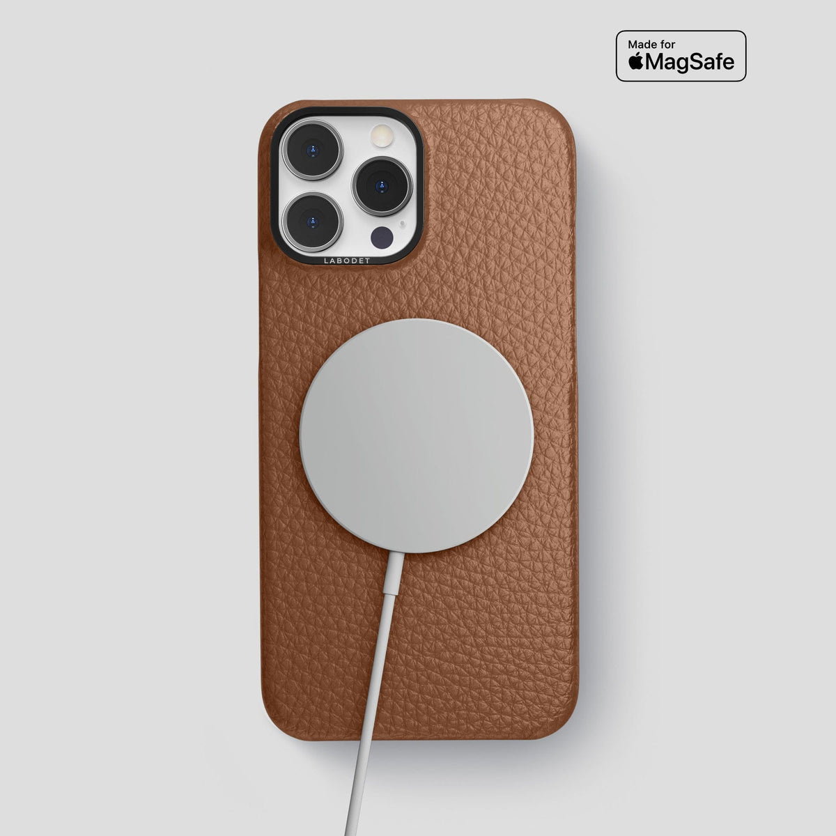 Caramel iPhone 15 Pro Max Classic Case Calf with Black Metal -5 | Caramel-Black