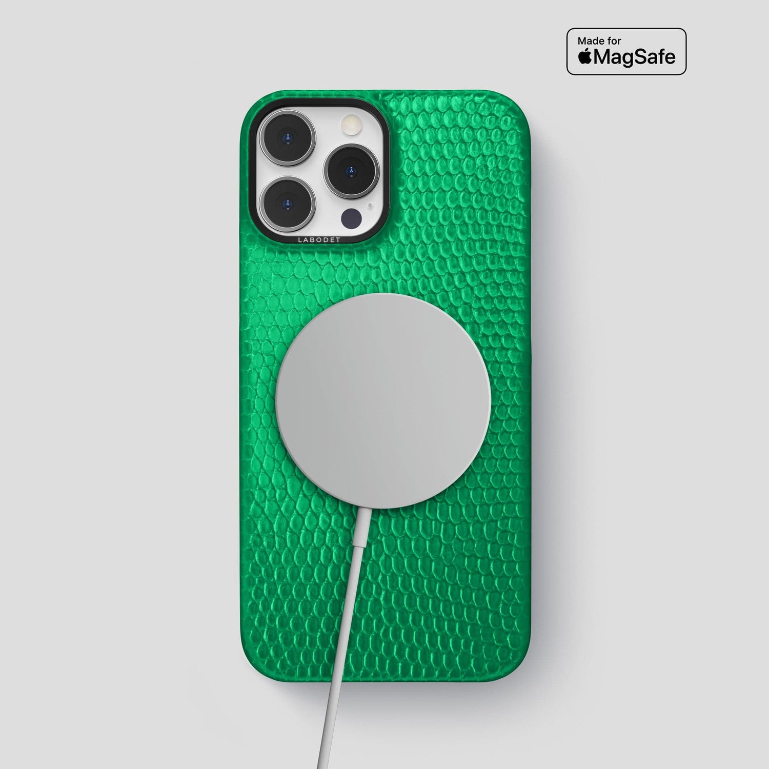 Apple-Green iPhone 15 Pro Max Classic Case with Black Metal -5 | Apple-Green-Black