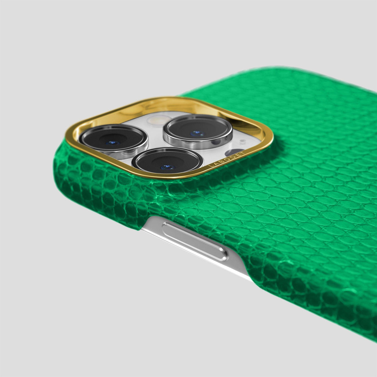 Apple-Green iPhone 15 Pro Max Classic Case with Gold Metal -6 | Apple-Green-Gold