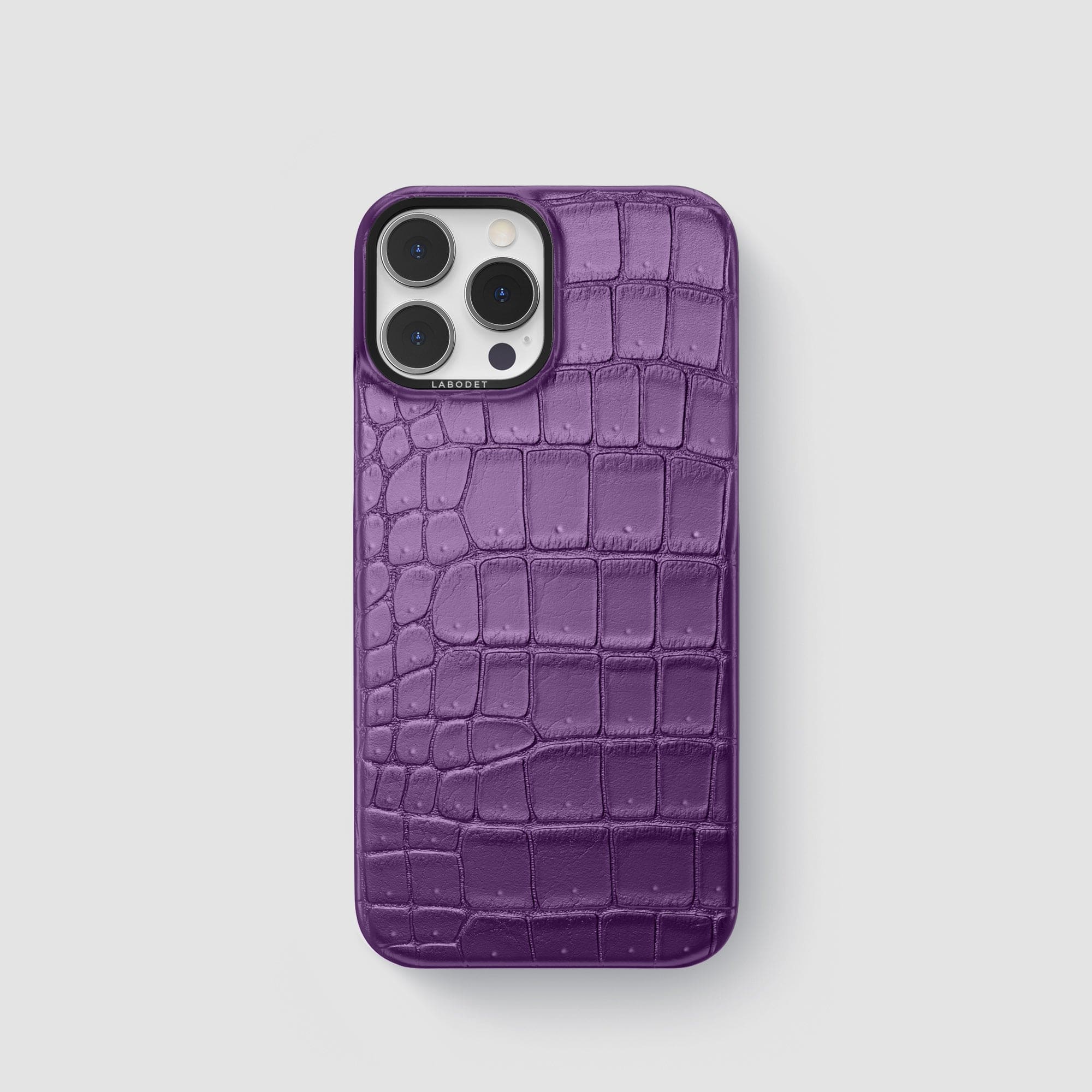 classic-iphone-15-pro-porosus-